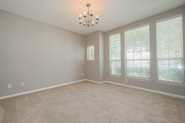 Building Photo - 5203 Heatherdawn Ct