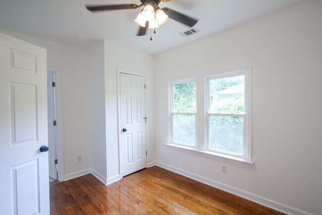 Building Photo - Spacious 4 Bedroom, 2.5 Bath Home in Savan...