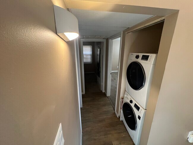 Building Photo - 2 Banyan Wood Ct