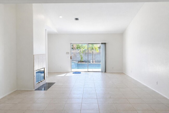 Building Photo - 78715 Naples Dr