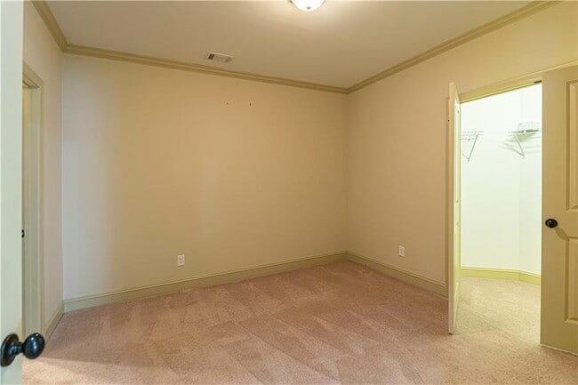 Building Photo - 2050 Oak Grove Rd NE