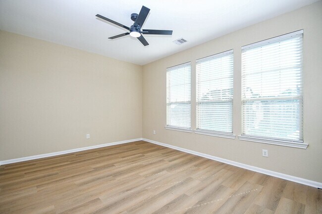 Building Photo - 23310 Isola St