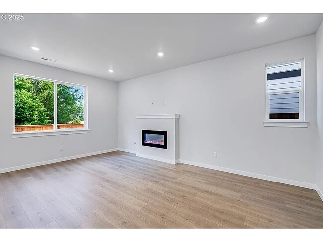 Building Photo - 439 SW 32nd St