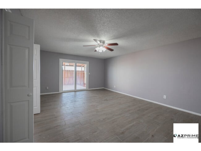 Building Photo - Welcome Home to This Charming 2/2 Townhous...