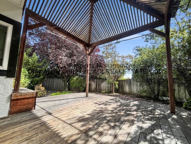 Building Photo - Spacious, Single Story Northgate Home For Rent
