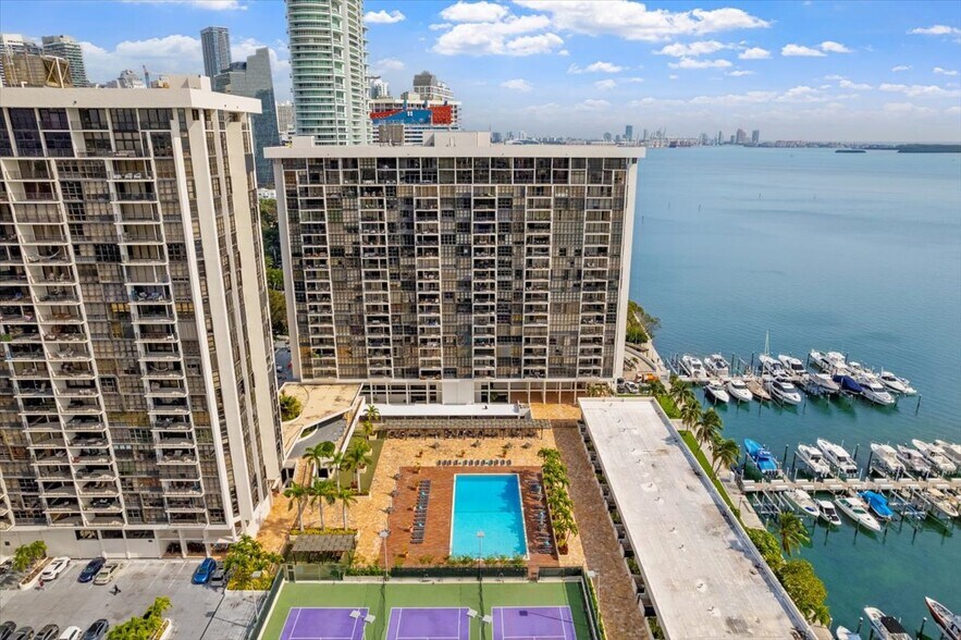 Building Photo - 1865 Brickell Ave
