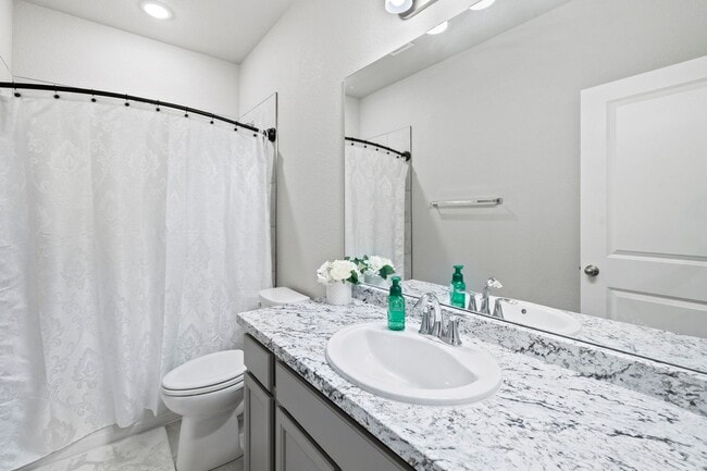 Building Photo - Modern 4BD/3BA Home with Covered Balcony &...