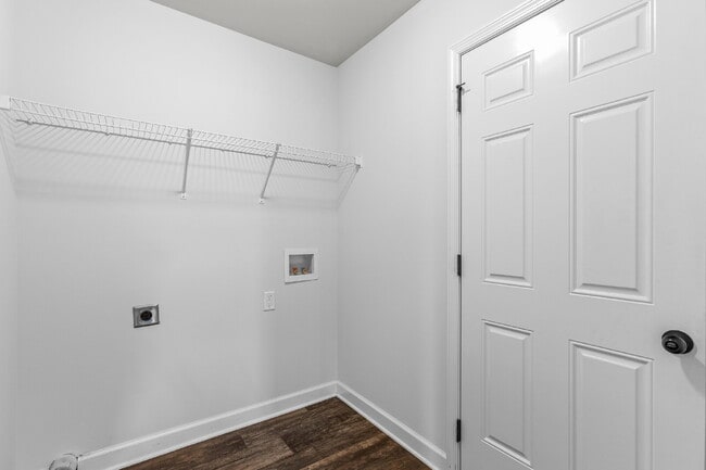 Building Photo - Charming 3- Bedroom home in Bradford Estates!