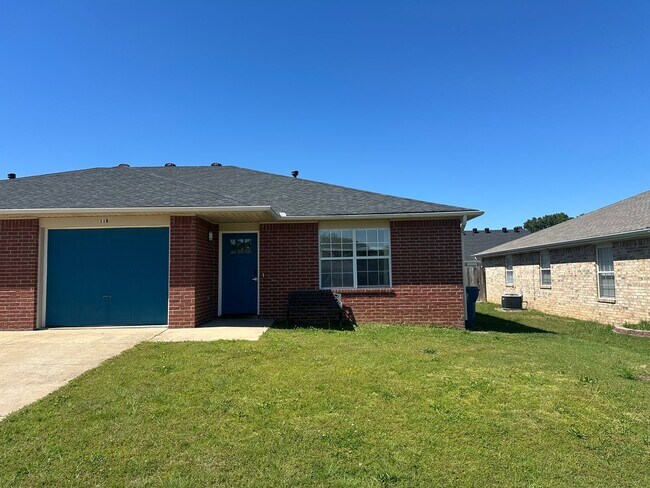 Building Photo - Available Now!  3 Bedroom, 2 Bathroom in Prime Bentonville Location, w/ Garage and Fenced-in Back...