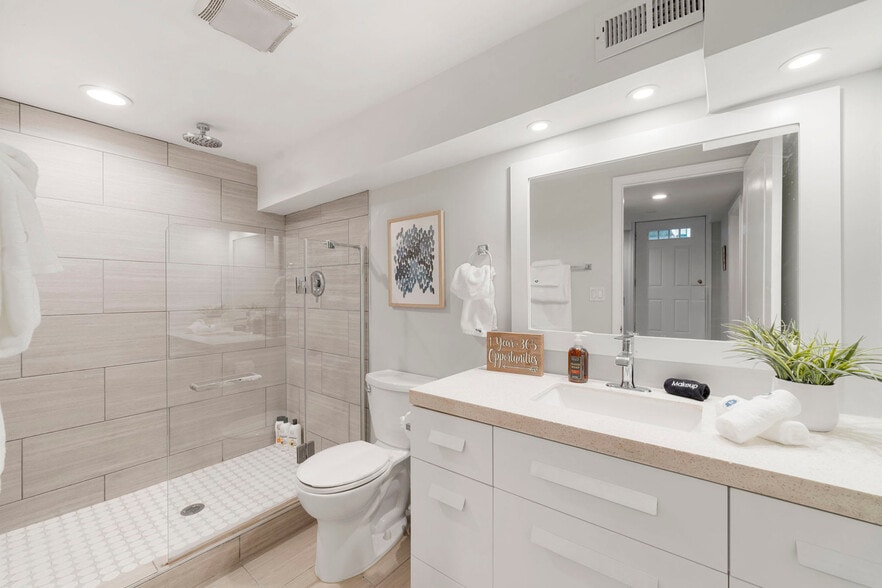 Building Photo - 712 N Willard Ct