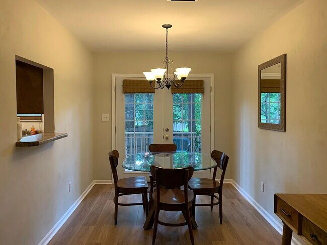 Building Photo - "Charming 2-Bed, 2-Bath Retreat with 1116 Sq. Ft. of Comfort in Tallahassee!"
