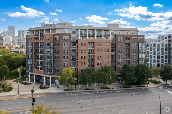 Parkside of Old Town - 545 W Division St Chicago IL 60610 | Apartment ...