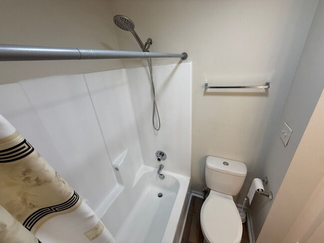 Building Photo - Beautiful Condo minutes from Uptown Charlotte