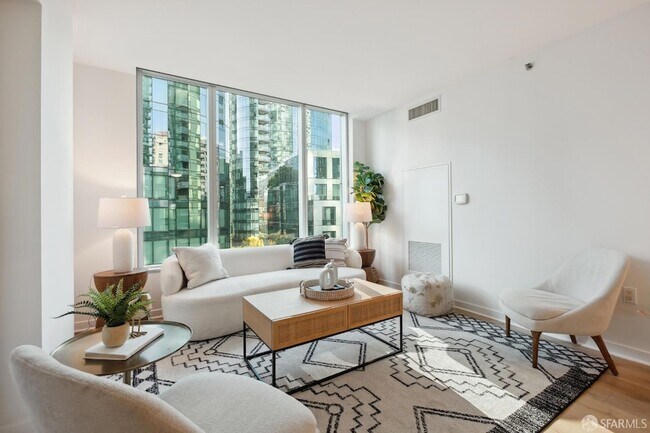 Building Photo - 333 Main St