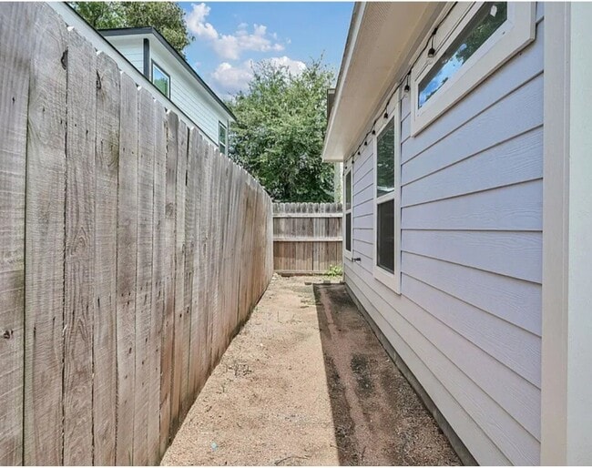 Building Photo - 16708 Stonefield St