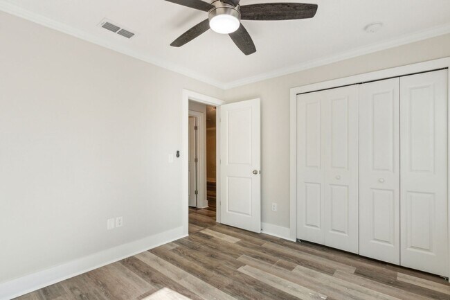 Building Photo - Live the Island Life – Move-In Ready 3 Bed...