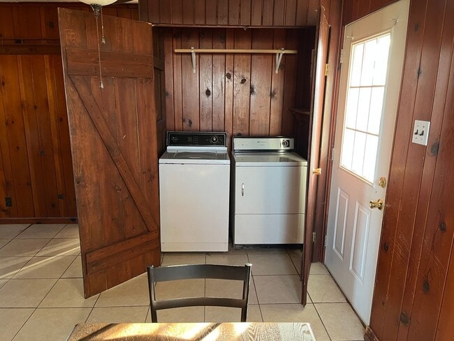 Building Photo - Pet Friendly House in Dow IL on 1 Acre