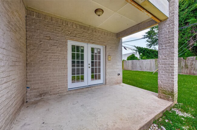 Building Photo - 20003 Fieldtree Dr