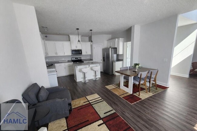 Building Photo - 950 Meloney Dr