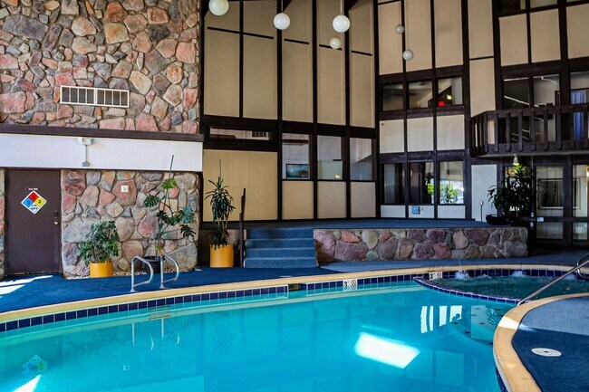 Building Photo - 3 BED CONDO,  WATER INCLUDED IN RENT