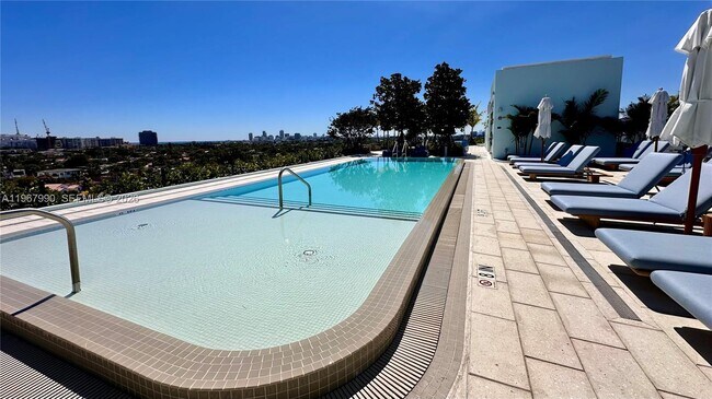 Building Photo - 9201 E Bay Harbor Dr