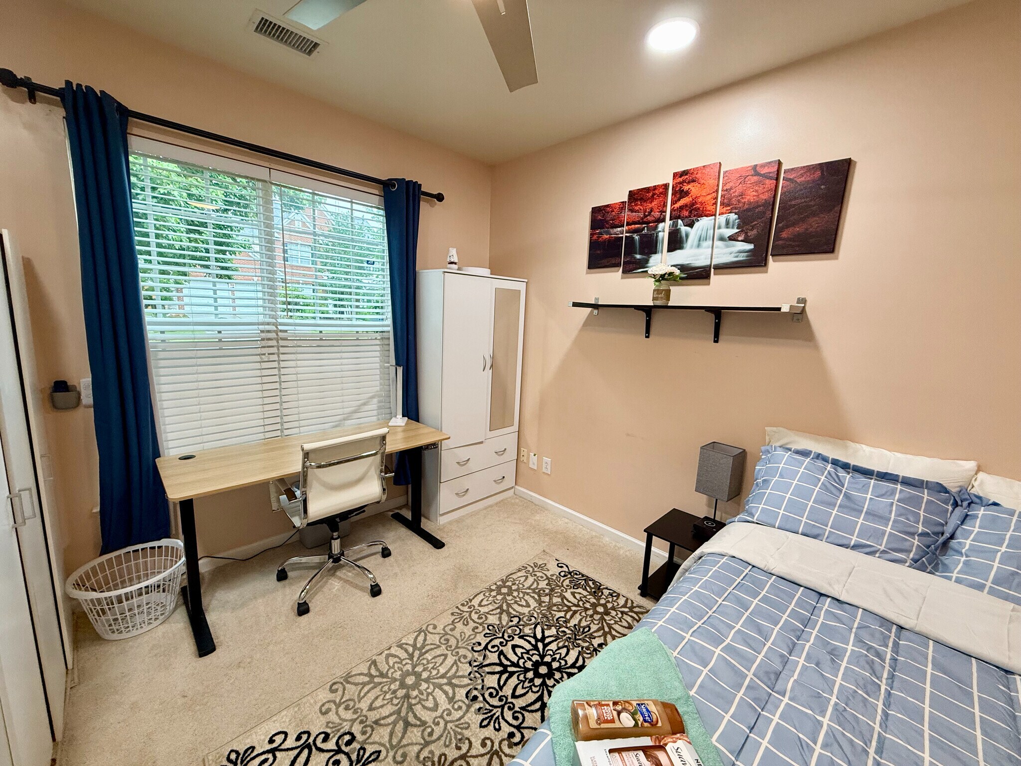 Building Photo - Room in House on Arbor Vista Dr