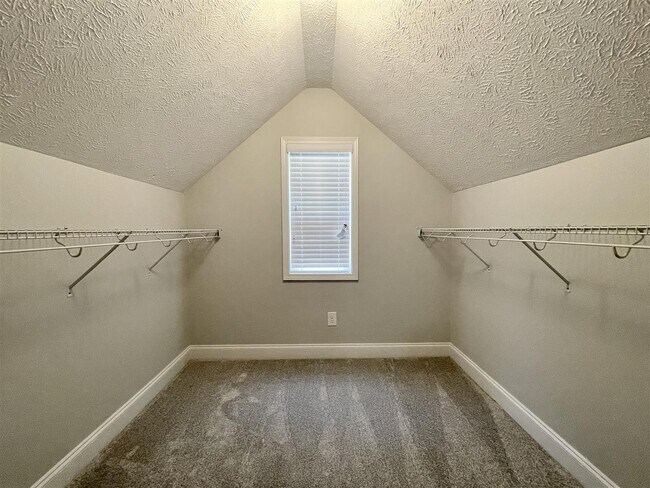 Building Photo - 80 Lake View Dr E