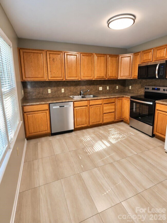 Building Photo - 3317 Windsor Dr