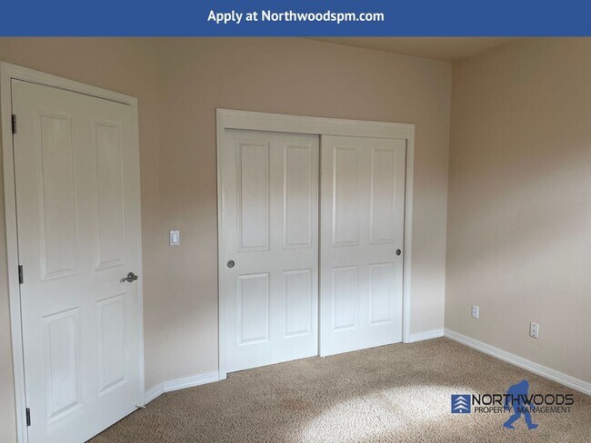 Building Photo - PET FRIENDLY!! Beautiful 3 Bedroom 2 Bath Home in Eagle Point Golf Course Community