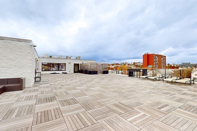 Building Photo - 932 Broadway