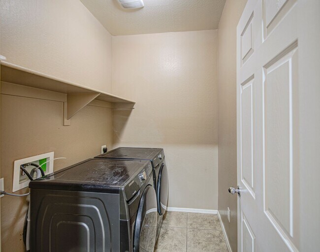 Building Photo - 6826 W Charter Oak Rd