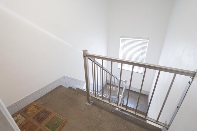 Building Photo - 5205 Jamieson Ave