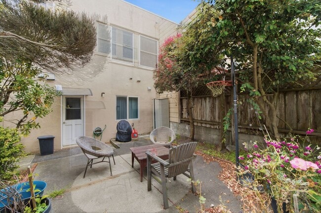 Building Photo - 1603 Ortega St