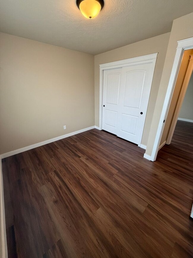 Building Photo - Must See 4 Bedroom!