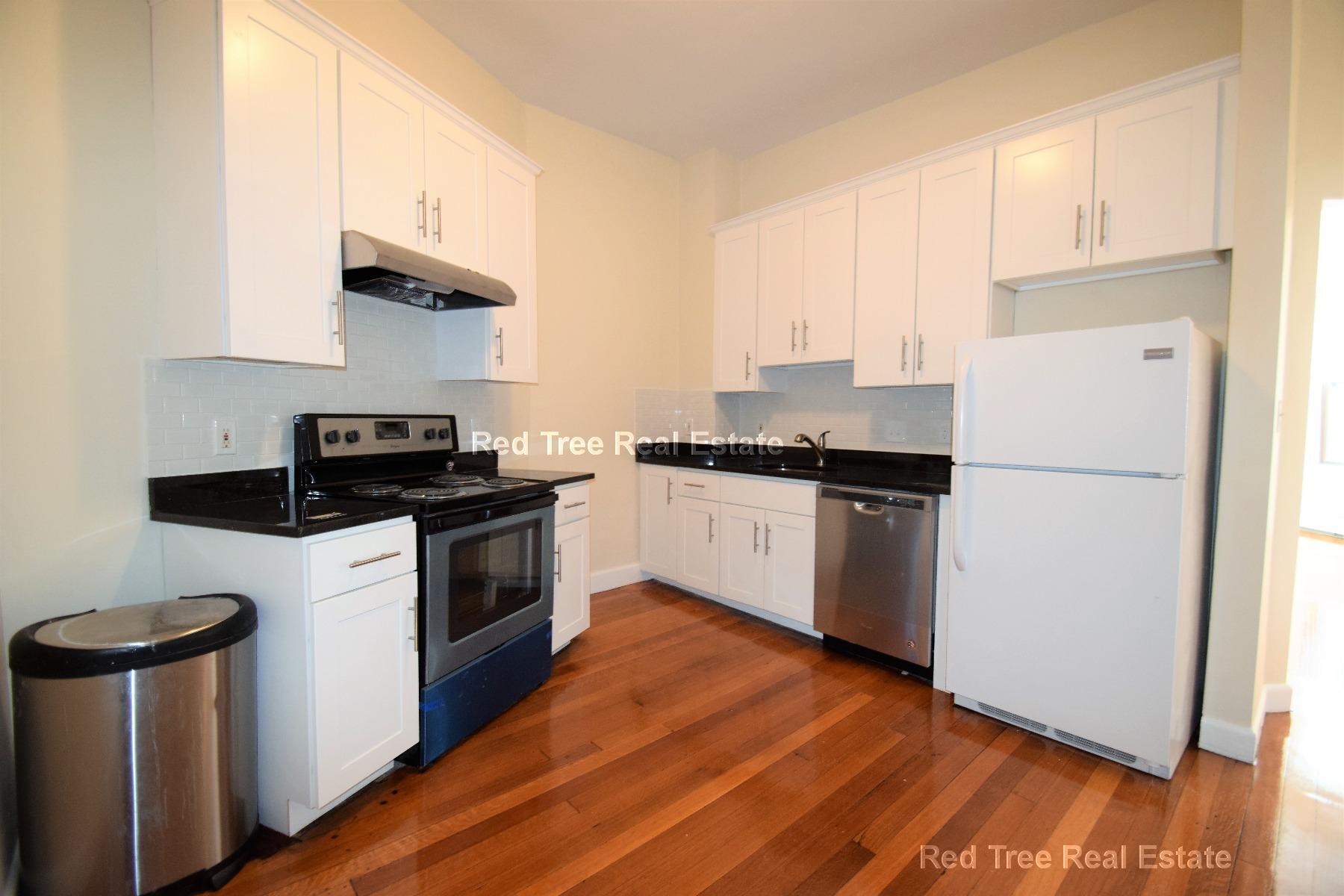 Building Photo - 1728 Beacon St