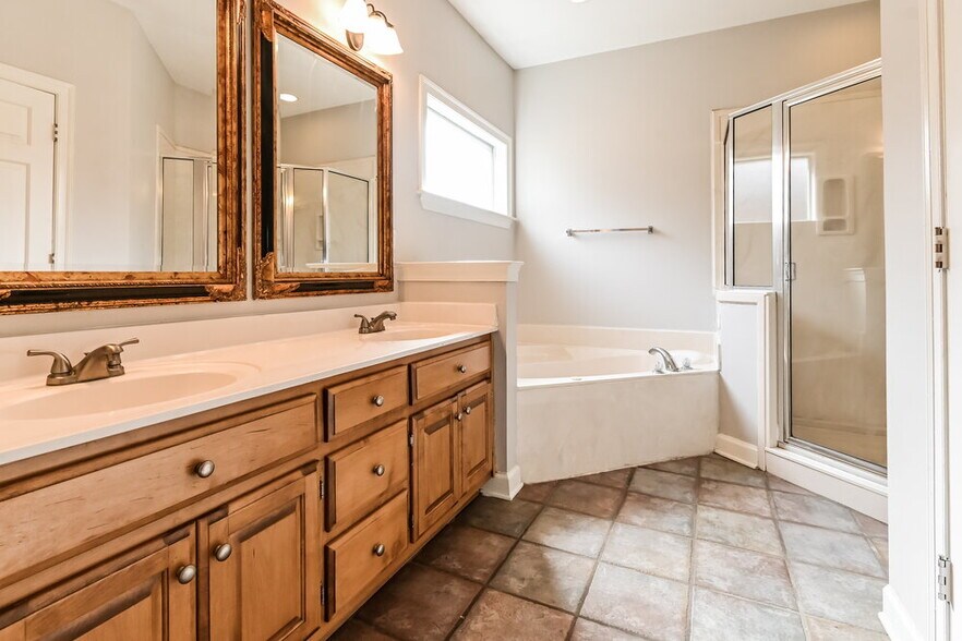 Building Photo - 2720 Graystone Dr