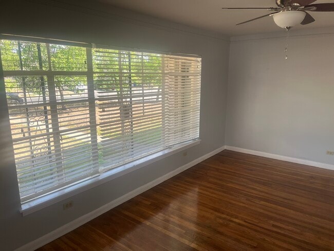 Building Photo - 404 Storeywood Dr