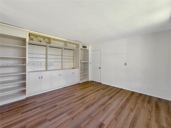 Building Photo - 3641 Oaks Clubhouse Dr