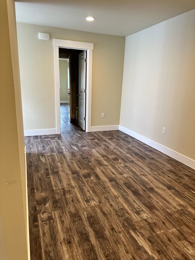 Building Photo - 207/209 Morton St