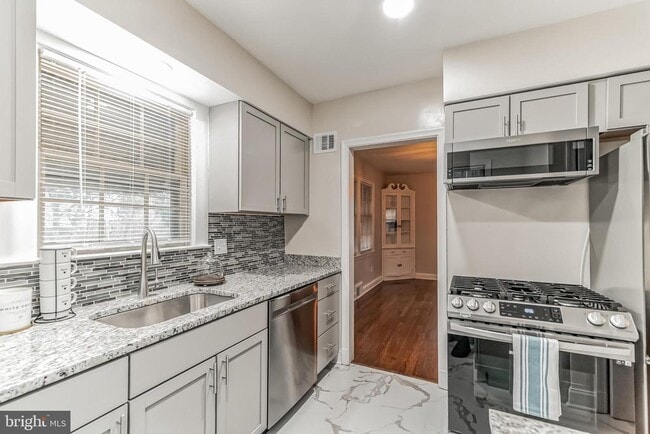 Building Photo - 440 N Nelson St