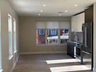Building Photo - 25 2nd St