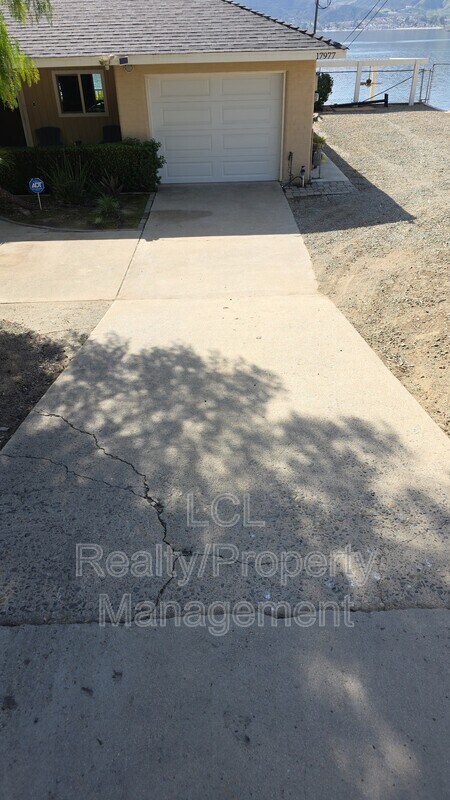 Building Photo - 17977 Lakeshore Dr