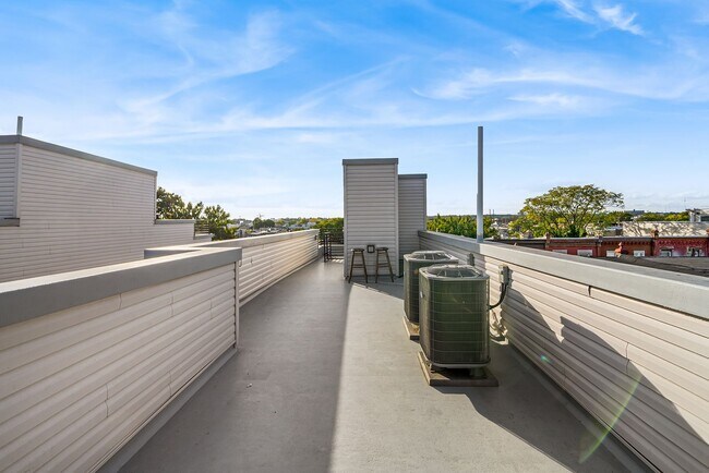 Building Photo - 1725 N 25th St