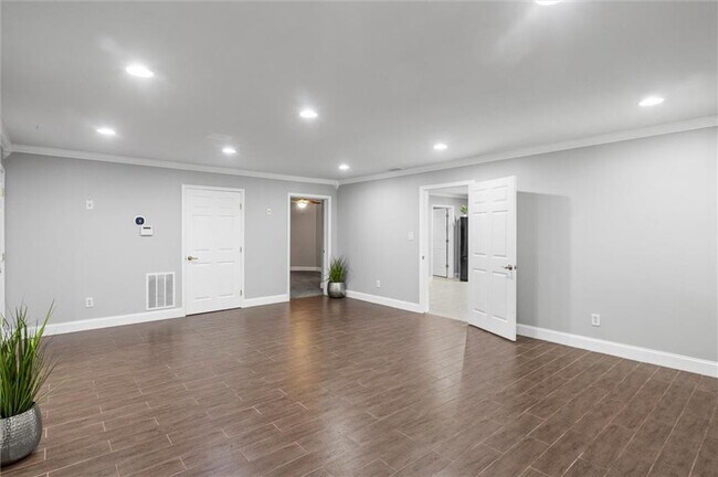 Building Photo - 2115 Julien Overlook