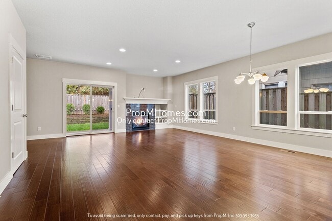 Building Photo - Gorgeous 4 Bedroom in West Linn! - Lovely ...