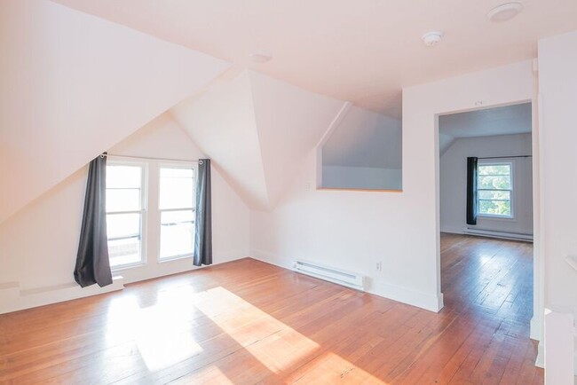 Building Photo - 2103 NW Hoyt St