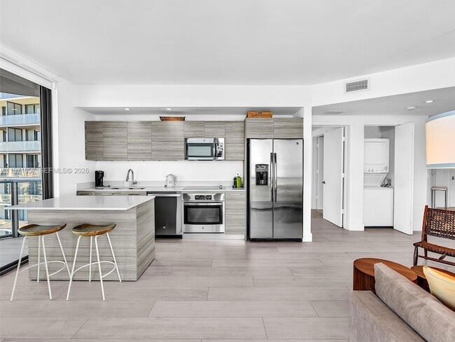 Building Photo - 121 NE 34th St