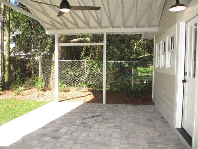 Building Photo - 403 Oleander Rd