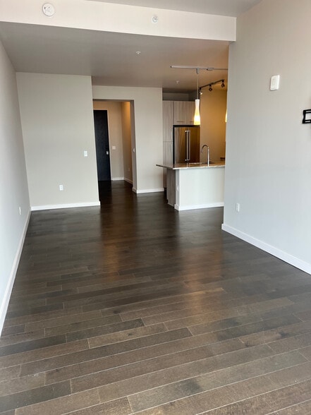 3707 Family Room - 515 Church St