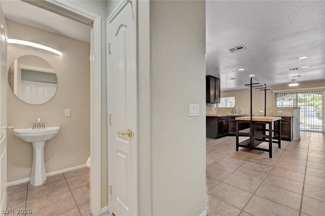 Building Photo - 7275 Diamond Canyon Ln